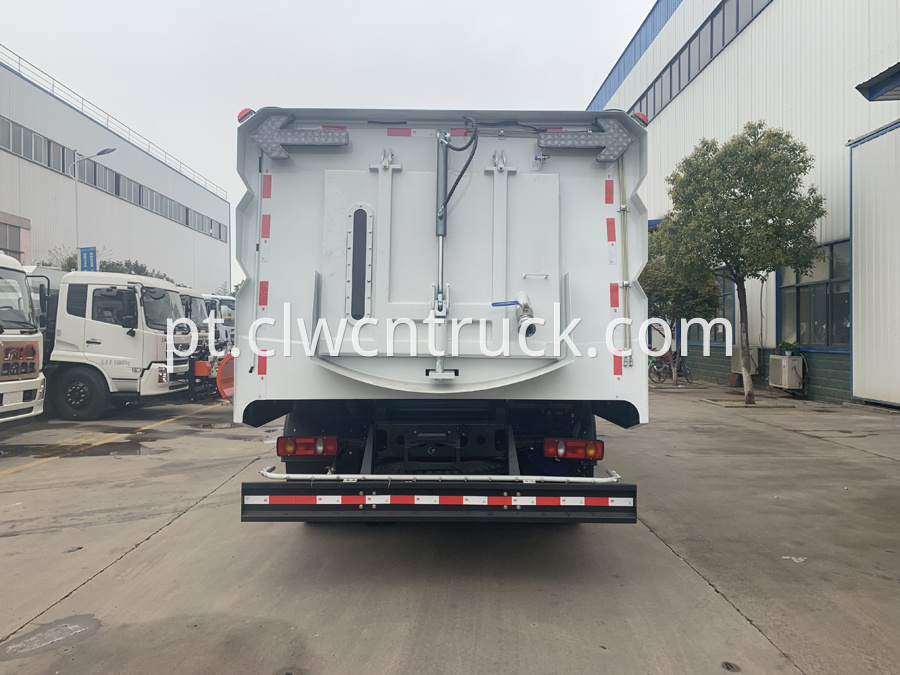 street sweeper cleaning truck 5